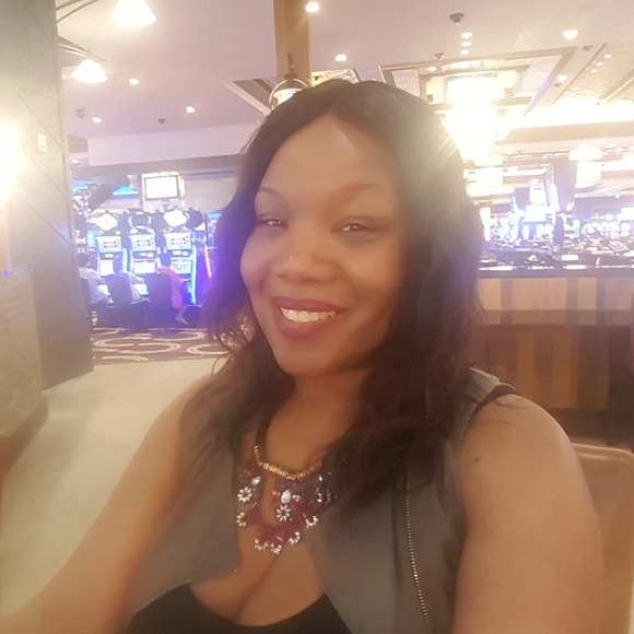 Meet your Posher, Melissa - Picture 1 of 1